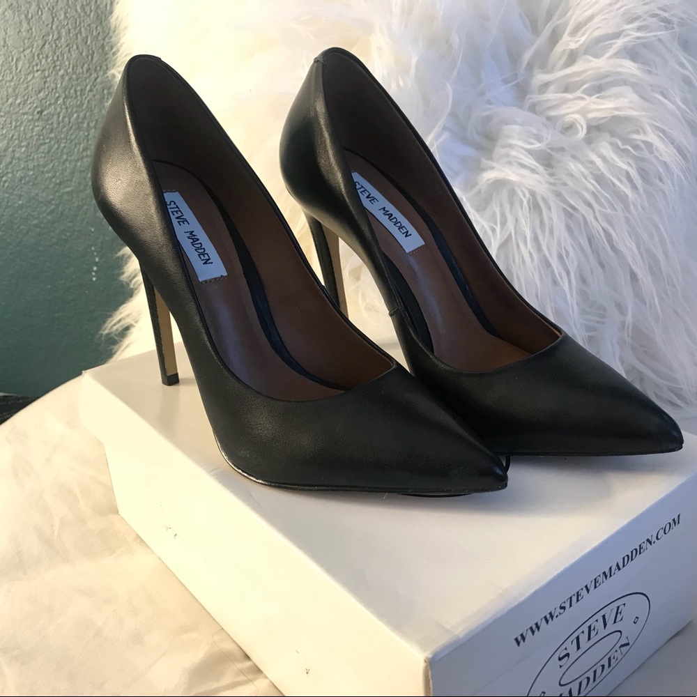 Black Steve Madden Pumps